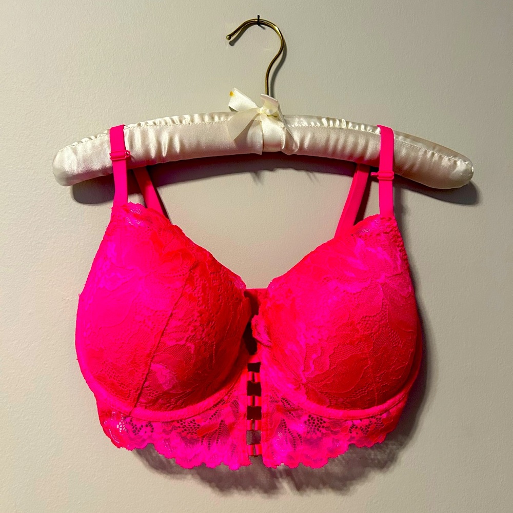 La Senza So Free balconnette bra. Hot pink with sexy front ring detailing.